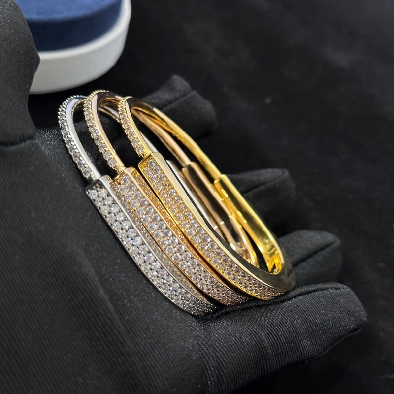 Tiffany 蒂芙尼 火爆登場 U型鎖 滿鑽手鐲 歐美範十足 人手必備 超精工