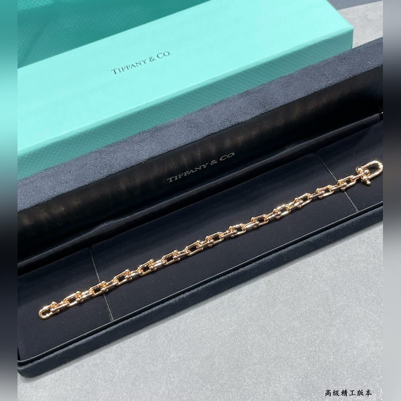 V金材質 5140310 Tiffany蒂芙尼U形鍊環手鍊，可鹽可甜，光澤感強，