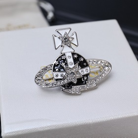 西太後超美大號星球胸針，百看不厭的土星形狀，胸針表面鑲滿”鑽石“加黑白滴裝飾搭配