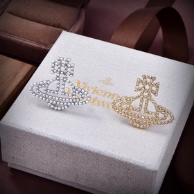 Vivienne Westwood薇薇安西太後土星胸針，優雅大方精工設計  非常