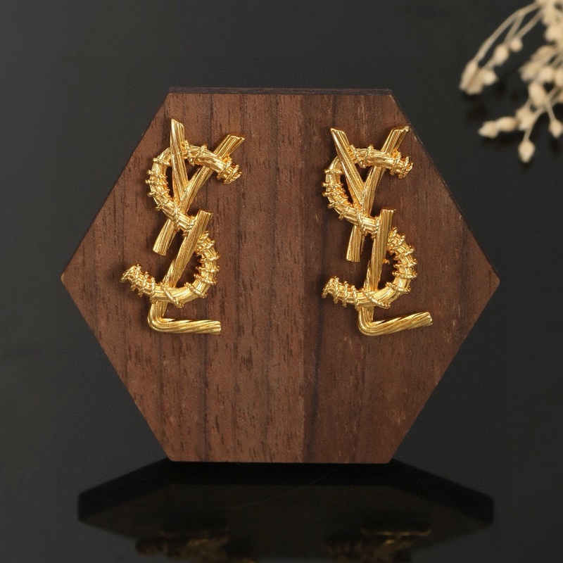 聖羅蘭YSL 經典奢侈  時尚百搭 猶如酒會禮服一般，絢爛多姿。經典 最具個性魅