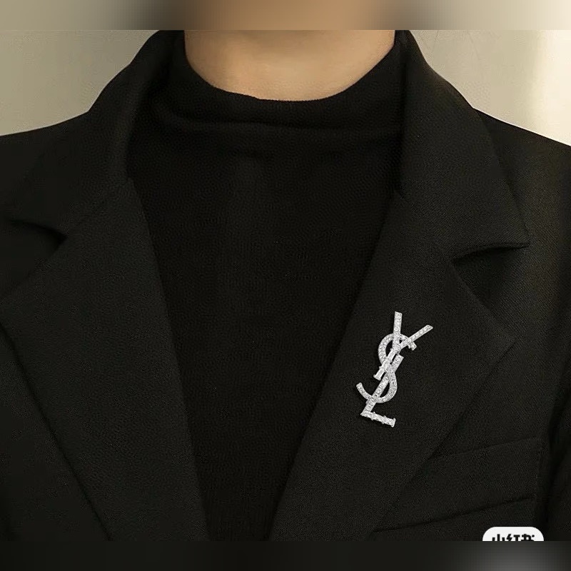 聖羅蘭YSL 胸針 經典奢侈  時尚百搭 猶如酒會禮服一般，絢爛多姿。經典 最具