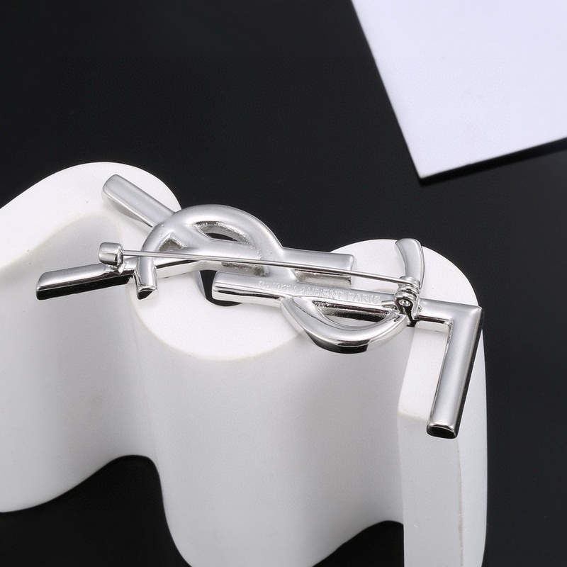 聖羅蘭YSL 胸針 經典奢侈  時尚百搭 猶如酒會禮服一般，絢爛多姿。經典 最具