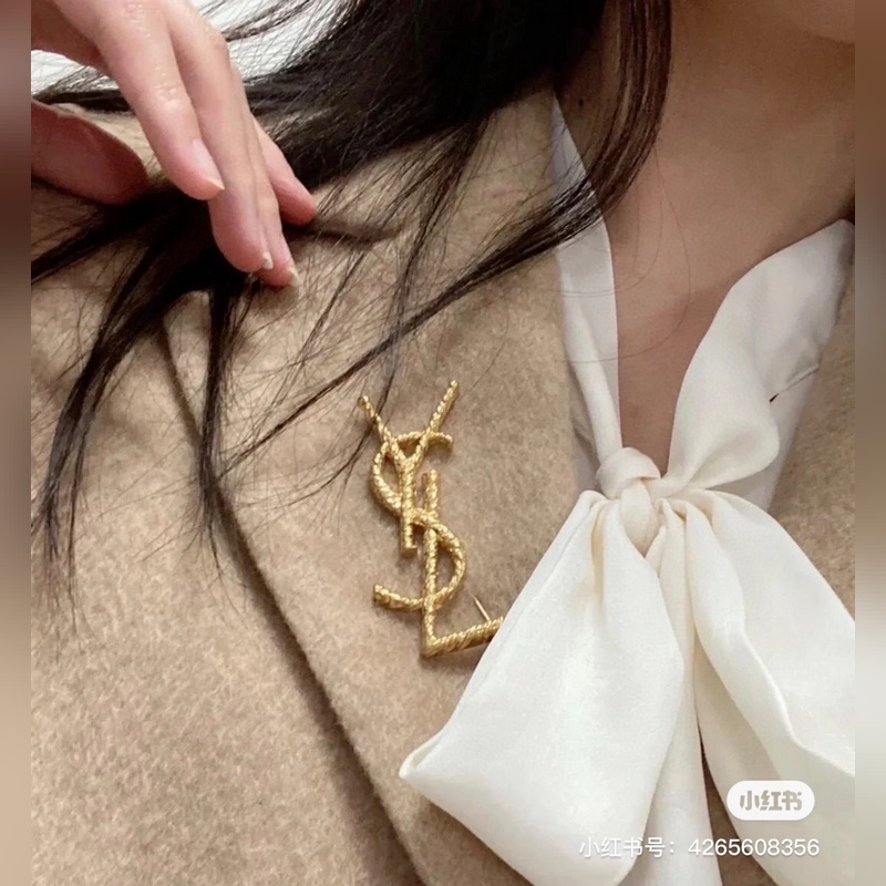 聖羅蘭YSL 胸針 經典奢侈  時尚百搭 猶如酒會禮服一般，絢爛多姿。經典 最具