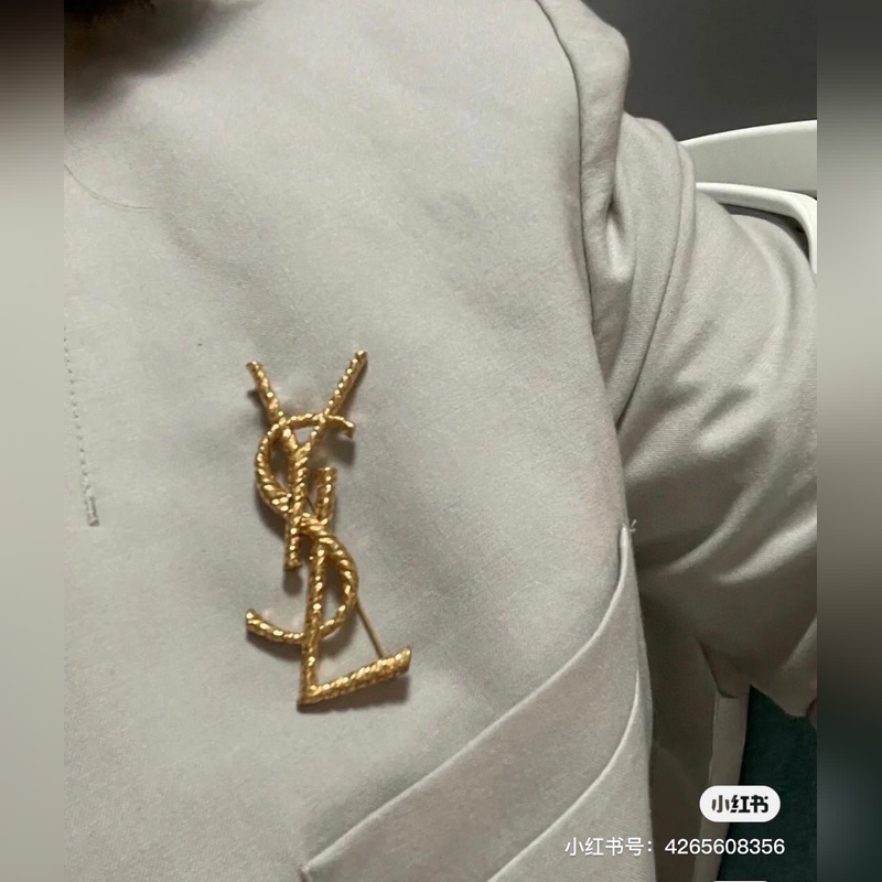 聖羅蘭YSL 胸針 經典奢侈  時尚百搭 猶如酒會禮服一般，絢爛多姿。經典 最具