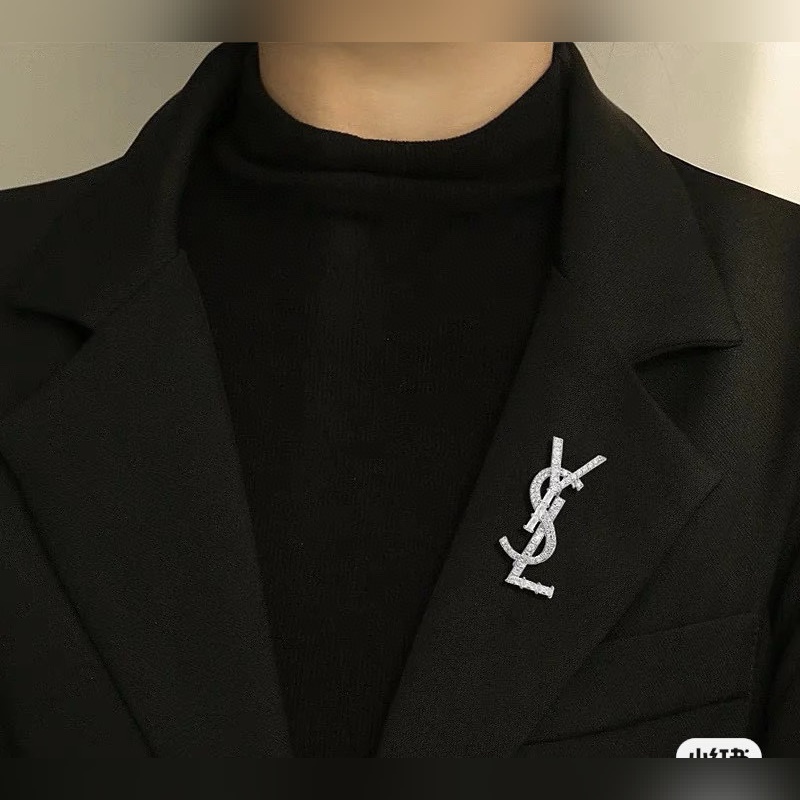 聖羅蘭YSL 胸針 經典奢侈  時尚百搭 猶如酒會禮服一般，絢爛多姿。經典 最具