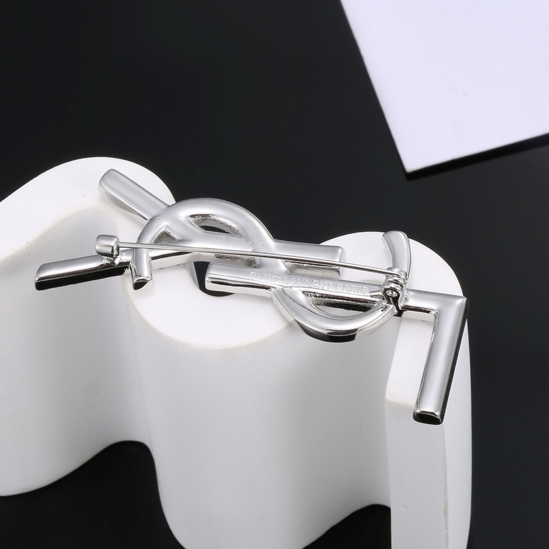 聖羅蘭YSL 胸針 經典奢侈  時尚百搭 猶如酒會禮服一般，絢爛多姿。經典 最具