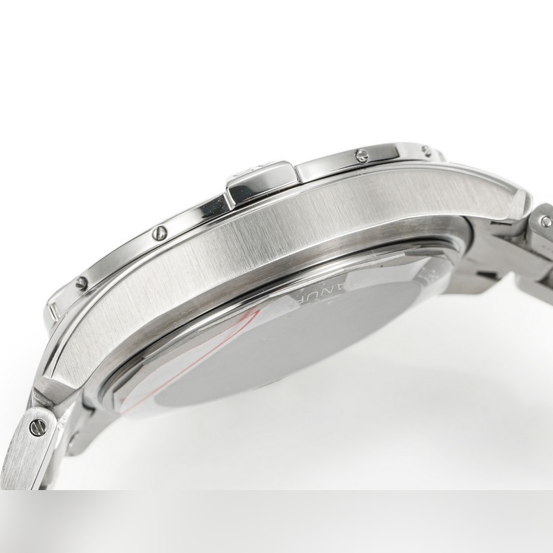 BLS百年靈複仇者系列型號A17328101新款強(qiáng)勢來襲！腕表表徑42mm，3