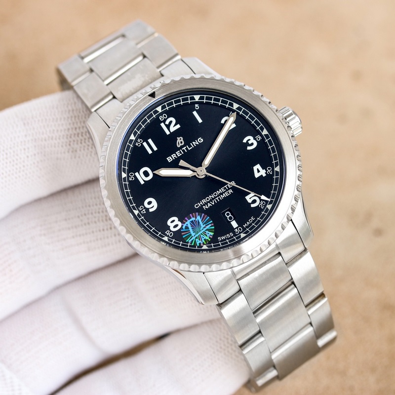 百年靈飛行員傳奇航空系列，經典之作，設計簡約大氣，時尚優雅，自動機械腕表，它搭載