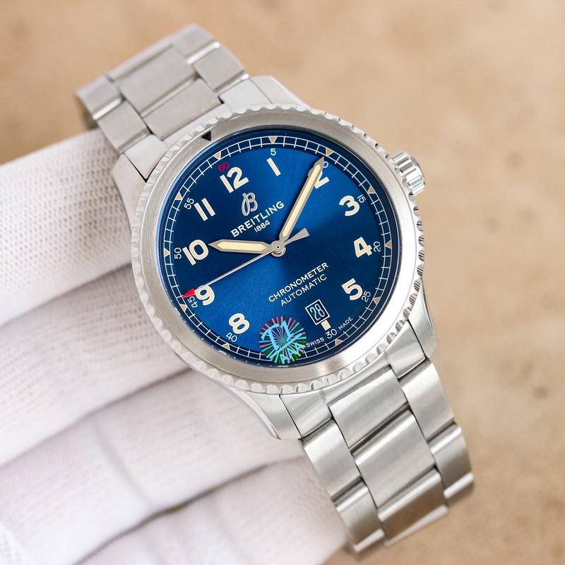 百年靈飛行員傳奇航空系列，經典之作，設計簡約大氣，時尚優雅，自動機械腕表，它搭載