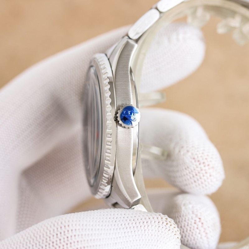 百年靈飛行員傳奇航空系列，經典之作，設計簡約大氣，時尚優雅，自動機械腕表，它搭載