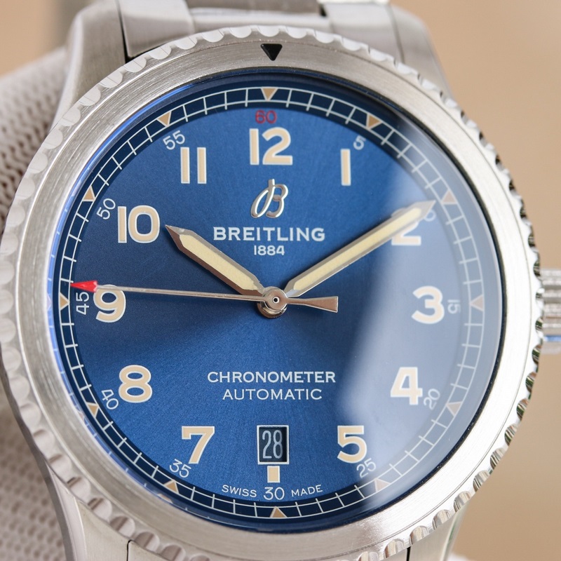 百年靈飛行員傳奇航空系列，經典之作，設計簡約大氣，時尚優雅，自動機械腕表，它搭載