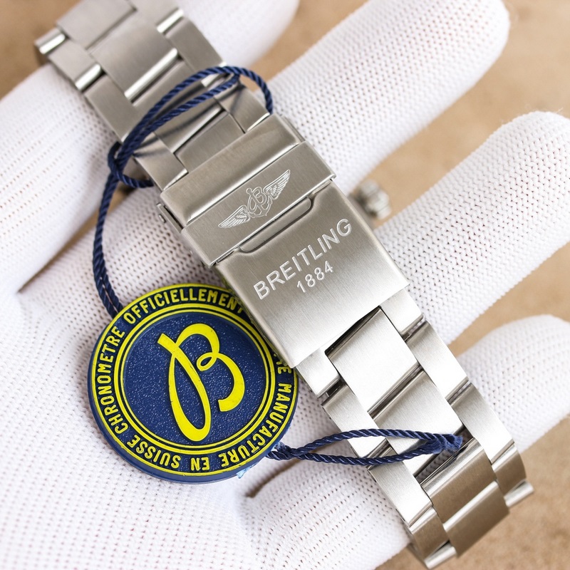 百年靈飛行員傳奇航空系列，經典之作，設計簡約大氣，時尚優雅，自動機械腕表，它搭載