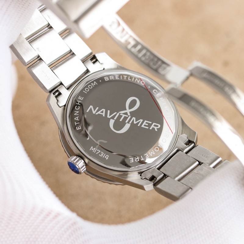 百年靈飛行員傳奇航空系列，經典之作，設計簡約大氣，時尚優雅，自動機械腕表，它搭載