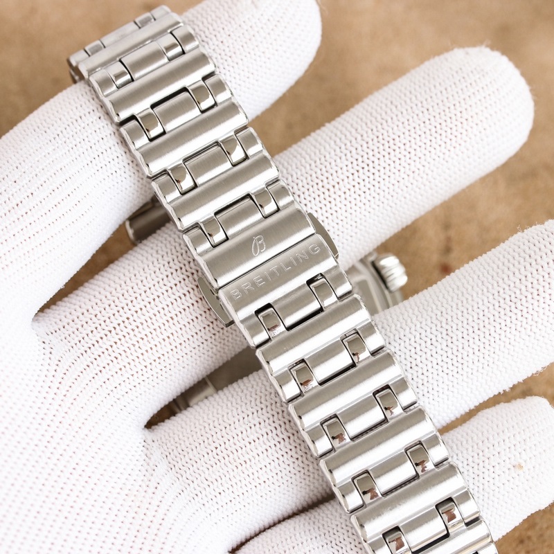 百年靈BREITLING，機(jī)械計(jì)時(shí)系列A32398101M1A1！（Chrono