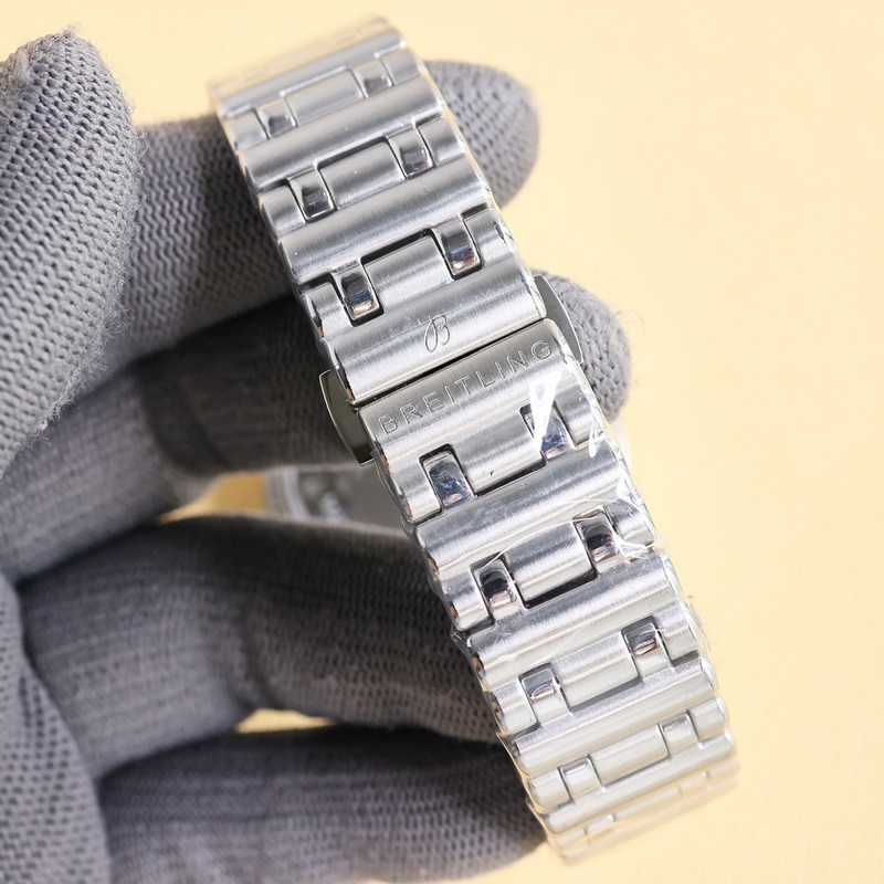 百年靈BREITLING，機(jī)械計(jì)時(shí)系列A32398101M1A1！（Chrono