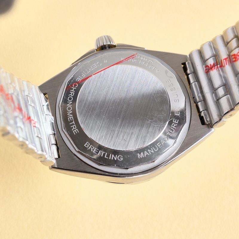 百年靈BREITLING，機(jī)械計(jì)時(shí)系列A32398101M1A1！（Chrono