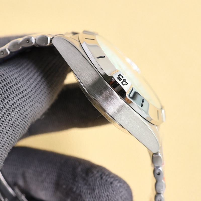 百年靈BREITLING，機(jī)械計(jì)時(shí)系列A32398101M1A1！（Chrono