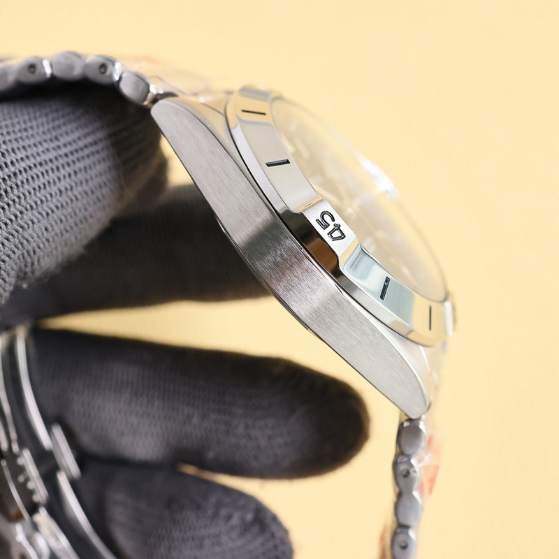 百年靈BREITLING，機械計時系列A32398101M1A1！（Chrono