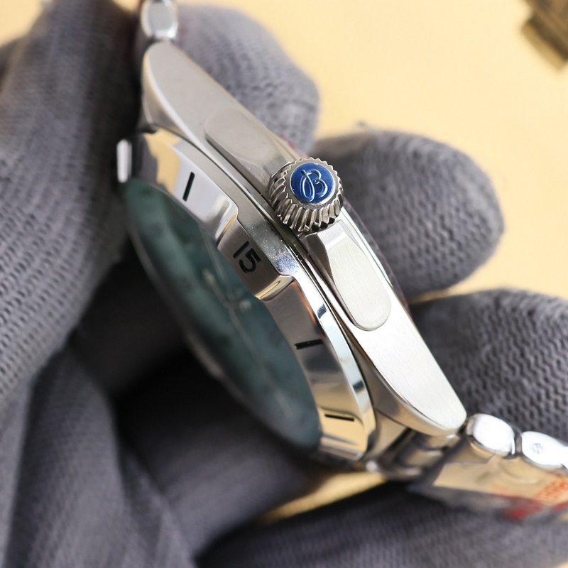 百年靈BREITLING，機械計時系列A32398101M1A1！（Chrono