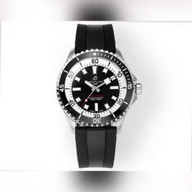 GR 嚴選 百年靈超級海洋系列42mm腕表。1 ：潛水表既要滿足清 讀時，更要