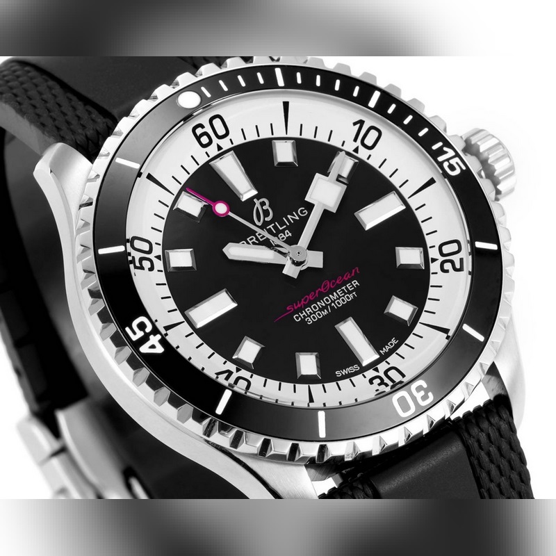 GR 嚴(yán)選 百年靈超級(jí)海洋系列42mm腕表。1 ：潛水表既要滿足清 讀時(shí)，更要