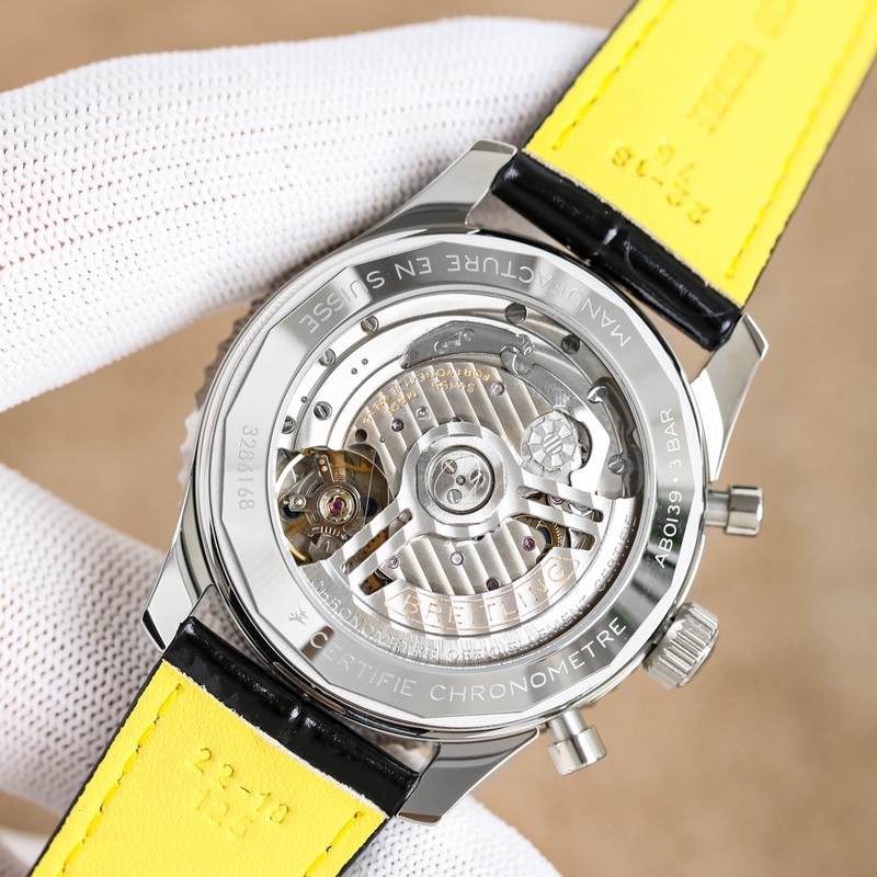 F1新品：百年靈全新航空計時腕表（Navitimer）問世70周年，百年靈以大膽