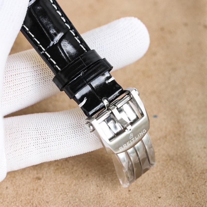 F1新品：百年靈全新航空計時腕表（Navitimer）問世70周年，百年靈以大膽