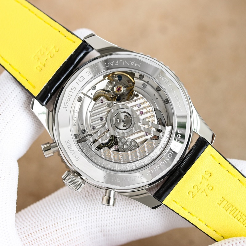 F1新品：百年靈全新航空計時腕表（Navitimer）問世70周年，百年靈以大膽