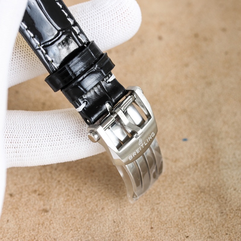 F1新品：百年靈全新航空計時腕表（Navitimer）問世70周年，百年靈以大膽