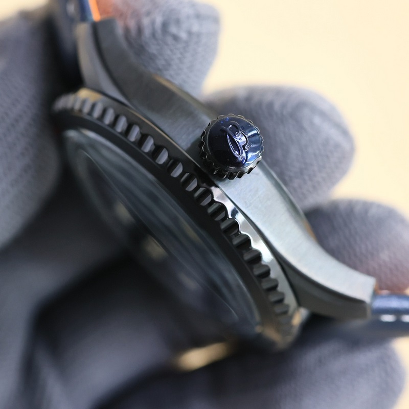 百年靈飛行員傳奇航空系列，經(jīng)典之作，設(shè)計簡約大氣，時尚優(yōu)雅，自動機械腕表，它搭載