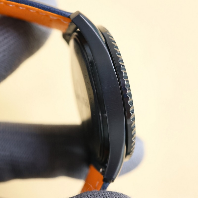 百年靈飛行員傳奇航空系列，經(jīng)典之作，設(shè)計簡約大氣，時尚優(yōu)雅，自動機械腕表，它搭載