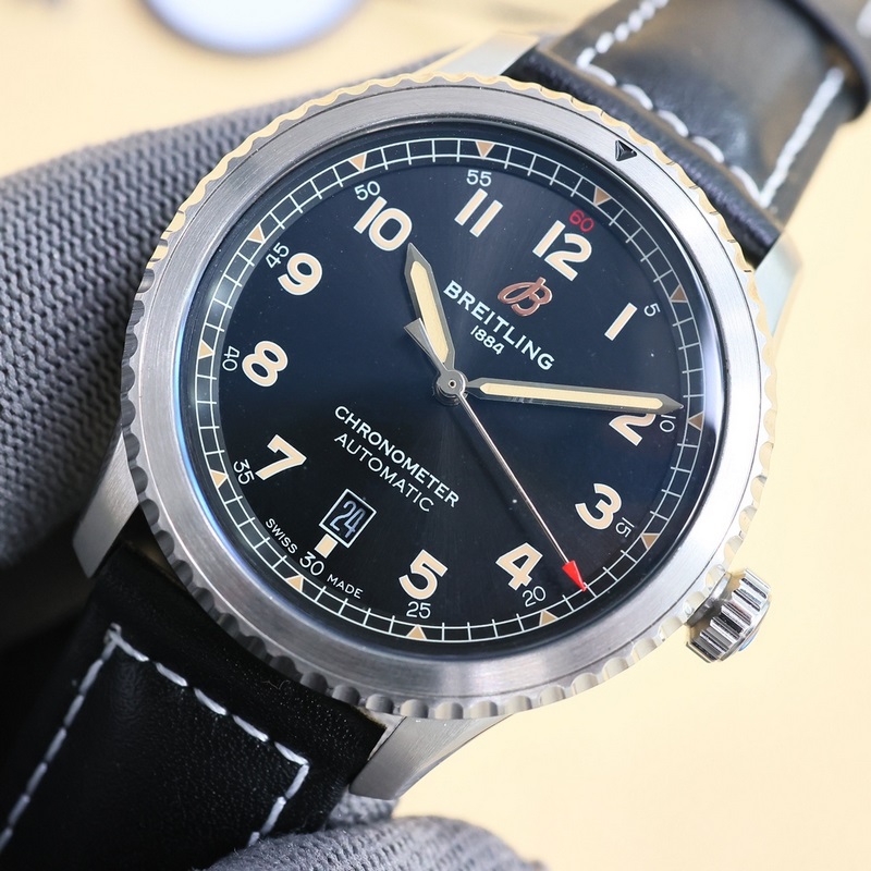 百年靈飛行員傳奇航空系列，經典之作，設計簡約大氣，時尚優雅，自動機械腕表，它搭載