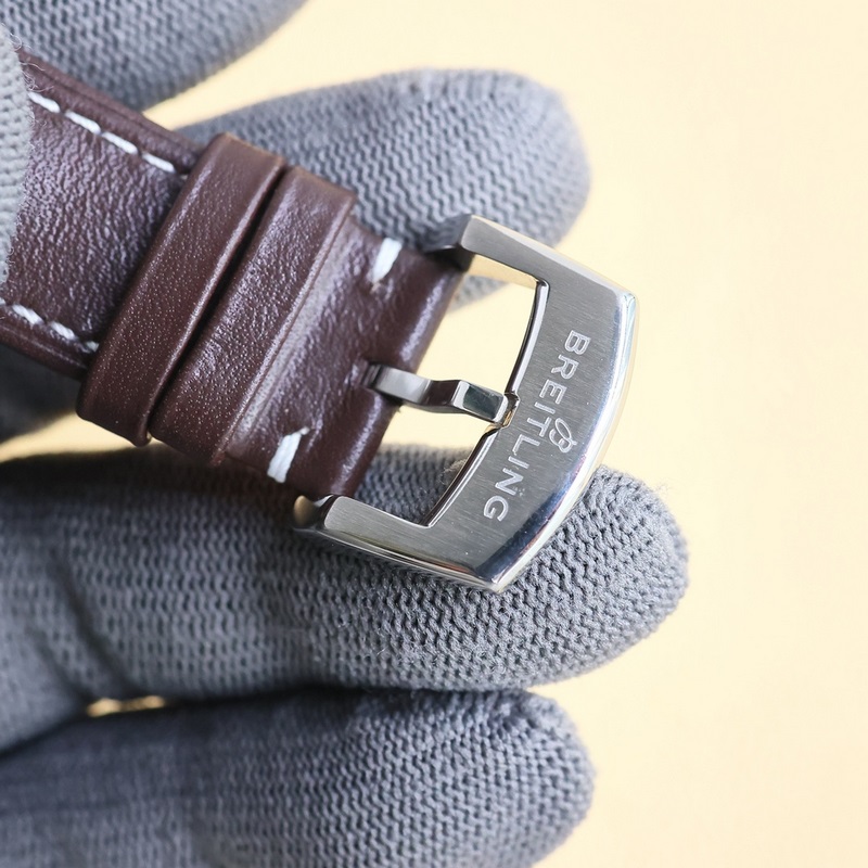 百年靈飛行員傳奇航空系列，經典之作，設計簡約大氣，時尚優雅，自動機械腕表，它搭載