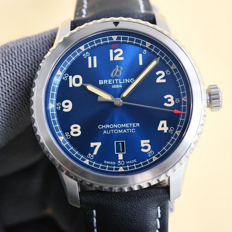 百年靈飛行員傳奇航空系列，經(jīng)典之作，設(shè)計(jì)簡約大氣，時(shí)尚優(yōu)雅，自動(dòng)機(jī)械腕表，它搭載