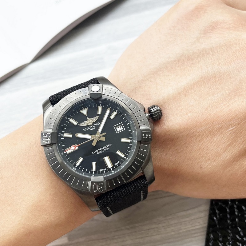 百年靈超級海洋系列! 圈口正品一緻凸出來、 表殼采用316精鋼 直徑44mm 配