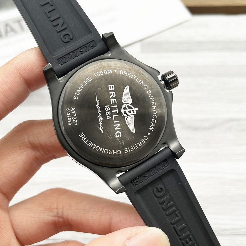 百年靈超級海洋系列! 圈口正品一緻凸出來、 表殼采用316精鋼 直徑44mm 配