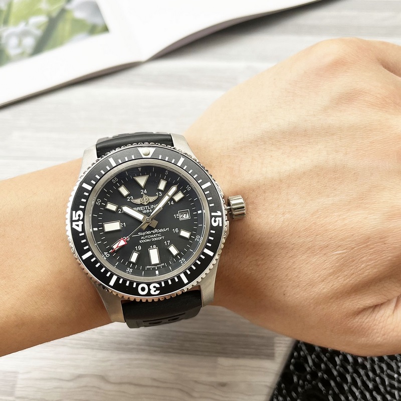 百年靈超級海洋系列! 圈口正品一緻凸出來、 表殼采用316精鋼 直徑44mm 配