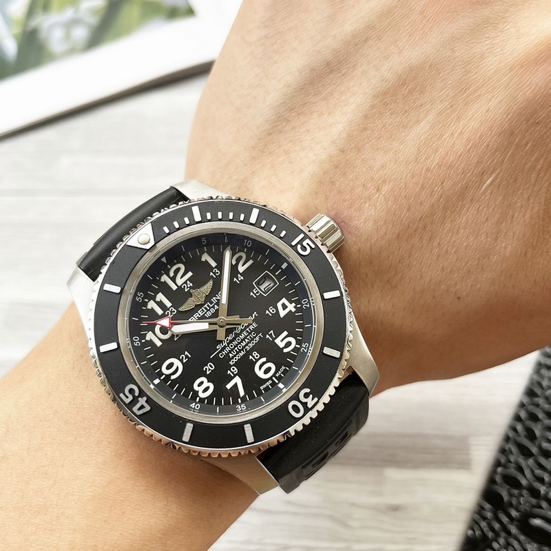 百年靈超級海洋系列! 圈口正品一緻凸出來、 表殼采用316精鋼 直徑44mm 配