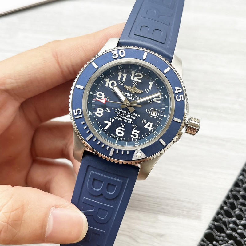 百年靈超級海洋系列! 圈口正品一緻凸出來、 表殼采用316精鋼 直徑44mm 配