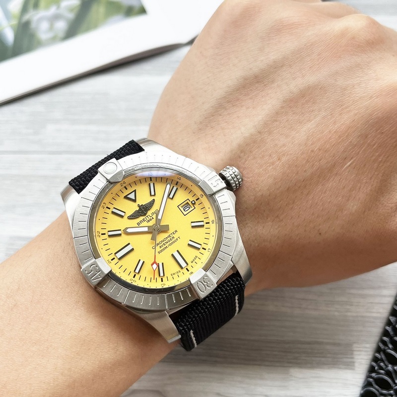 百年靈超級海洋系列! 圈口正品一緻凸出來、 表殼采用316精鋼 直徑44mm 配