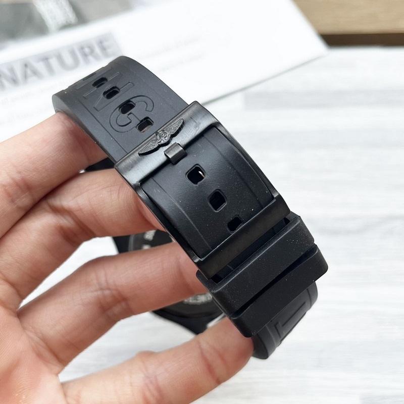 百年靈超級海洋系列! 圈口正品一緻凸出來、 表殼采用316精鋼 直徑44mm 配