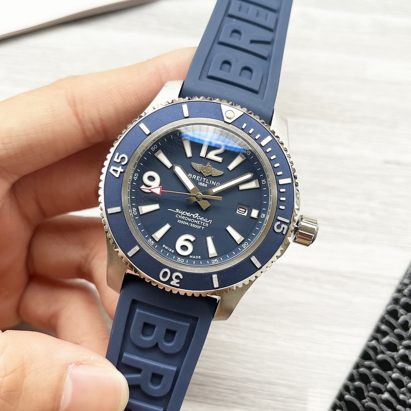 百年靈超級海洋系列! 圈口正品一緻凸出來、 表殼采用316精鋼 直徑44mm 配