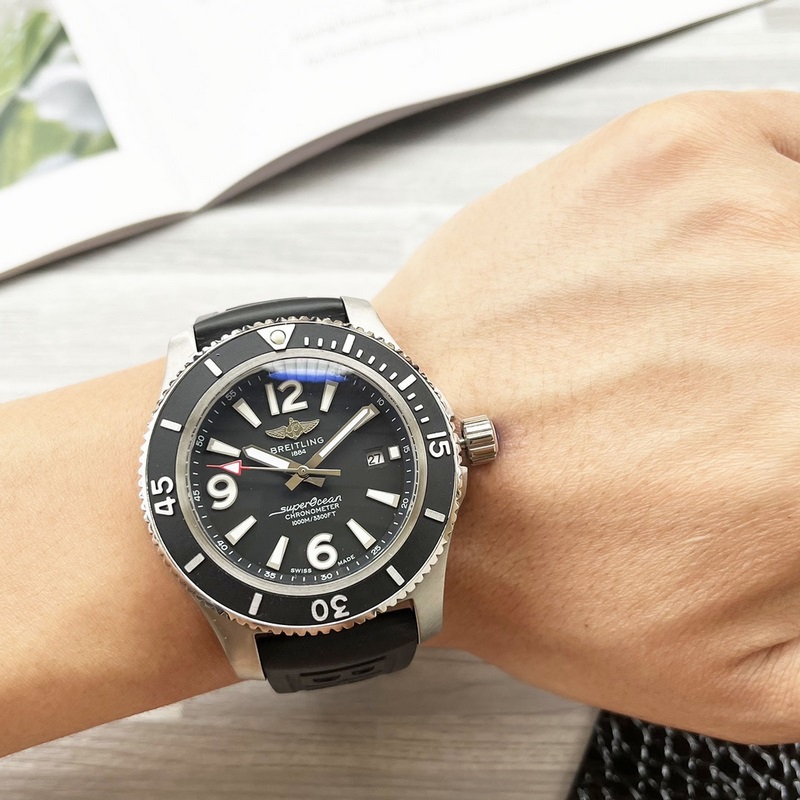 百年靈超級海洋系列! 圈口正品一緻凸出來、 表殼采用316精鋼 直徑44mm 配