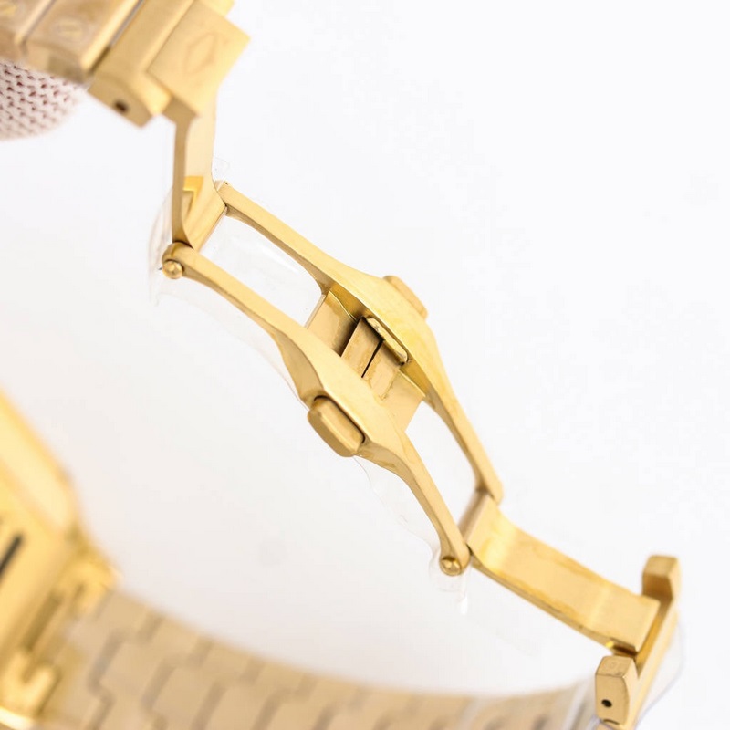 卡地亞SANTOS系列腕表技術特點：1 鏡面：藍寶石玻璃表鏡十魚眼玻璃，玻璃