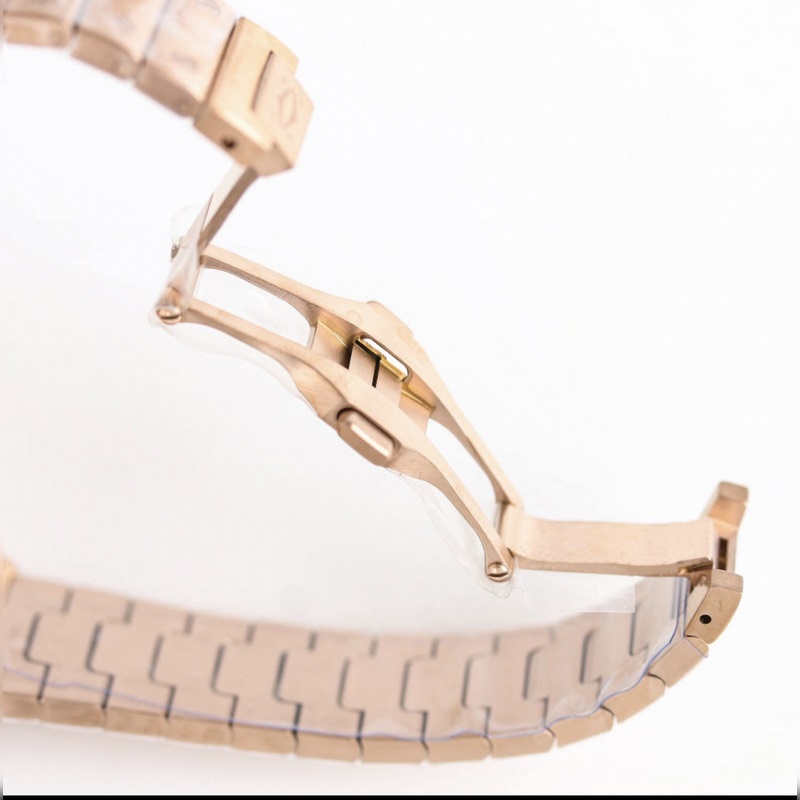 卡地亞SANTOS系列腕表技術特點：1 鏡面：藍寶石玻璃表鏡十魚眼玻璃，玻璃