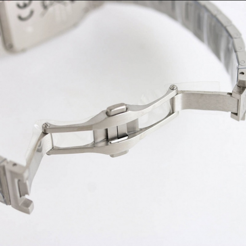 卡地亞SANTOS系列腕表技術特點：1 鏡面：藍寶石玻璃表鏡十魚眼玻璃，玻璃