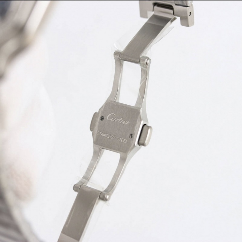 卡地亞SANTOS系列腕表技術特點：1 鏡面：藍寶石玻璃表鏡十魚眼玻璃，玻璃