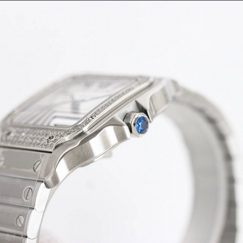 卡地亞SANTOS系列腕表技術特點：1 鏡面：藍寶石玻璃表鏡十魚眼玻璃，玻璃