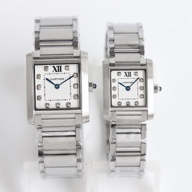 女款_卡地亞法國(guó)坦克W S T A系列腕表技術(shù)特點(diǎn)：1 鏡面：藍(lán)寶石魚(yú)眼表鏡玻璃，